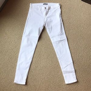 White skinny jeans